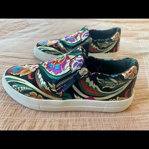 Steve Madden slip on flats